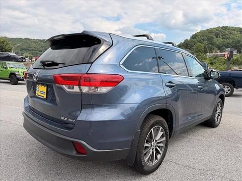 Used 2019 Toyota Highlander XLE AWD/4WD image 14