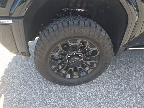 Used 2025 GMC Sierra 3500 Denali Ultimate AWD/4WD image 7