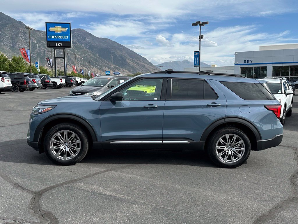 Used 2025 Ford Explorer Active w/ Active Comfort Package AWD/4WD image 13