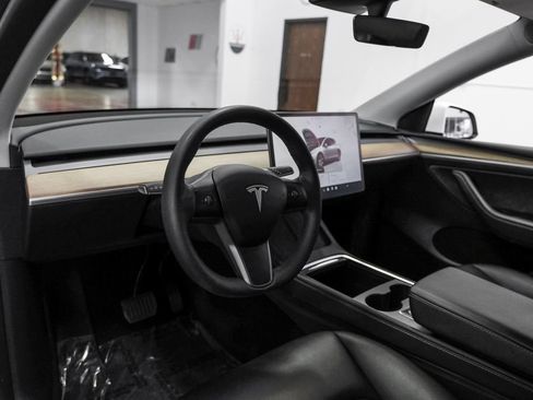 Used 2023 Tesla Model Y Long Range AWD/4WD image 3