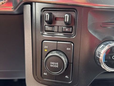 Certified 2022 Ford F150 Lariat w/ Equipment Group 502A High image 25