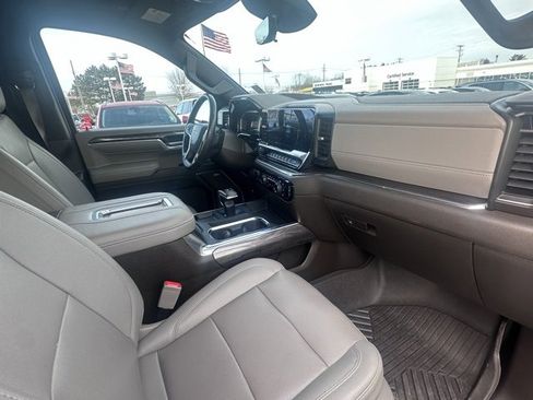 Used 2022 Chevrolet Silverado 1500 LTZ w/ LTZ Premium Package image 18