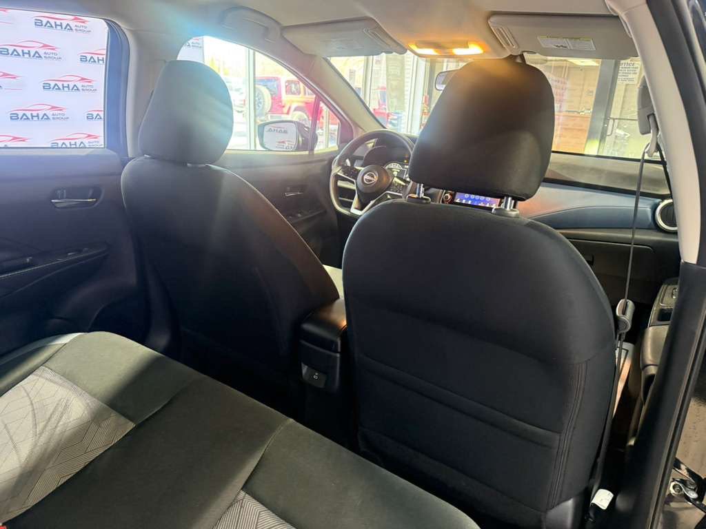 Used 2025 Nissan Versa SV FWD image 34