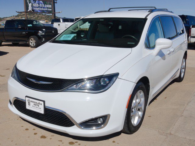 Used 2017 Chrysler Pacifica Touring-L Plus w/ Tire & Wheel Group FWD image 2