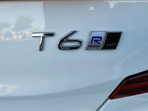 Used 2019 Volvo S60 T6 R-Design image 9