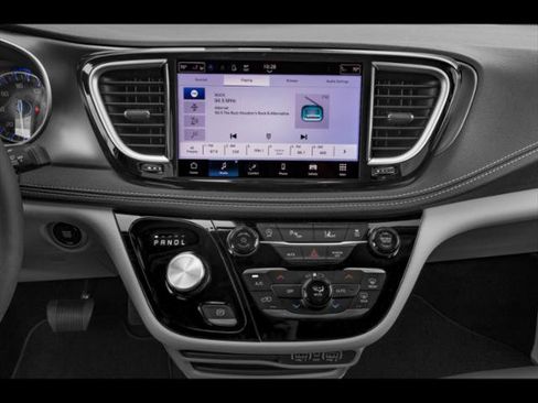 Certified 2023 Chrysler Pacifica Touring-L FWD image 10