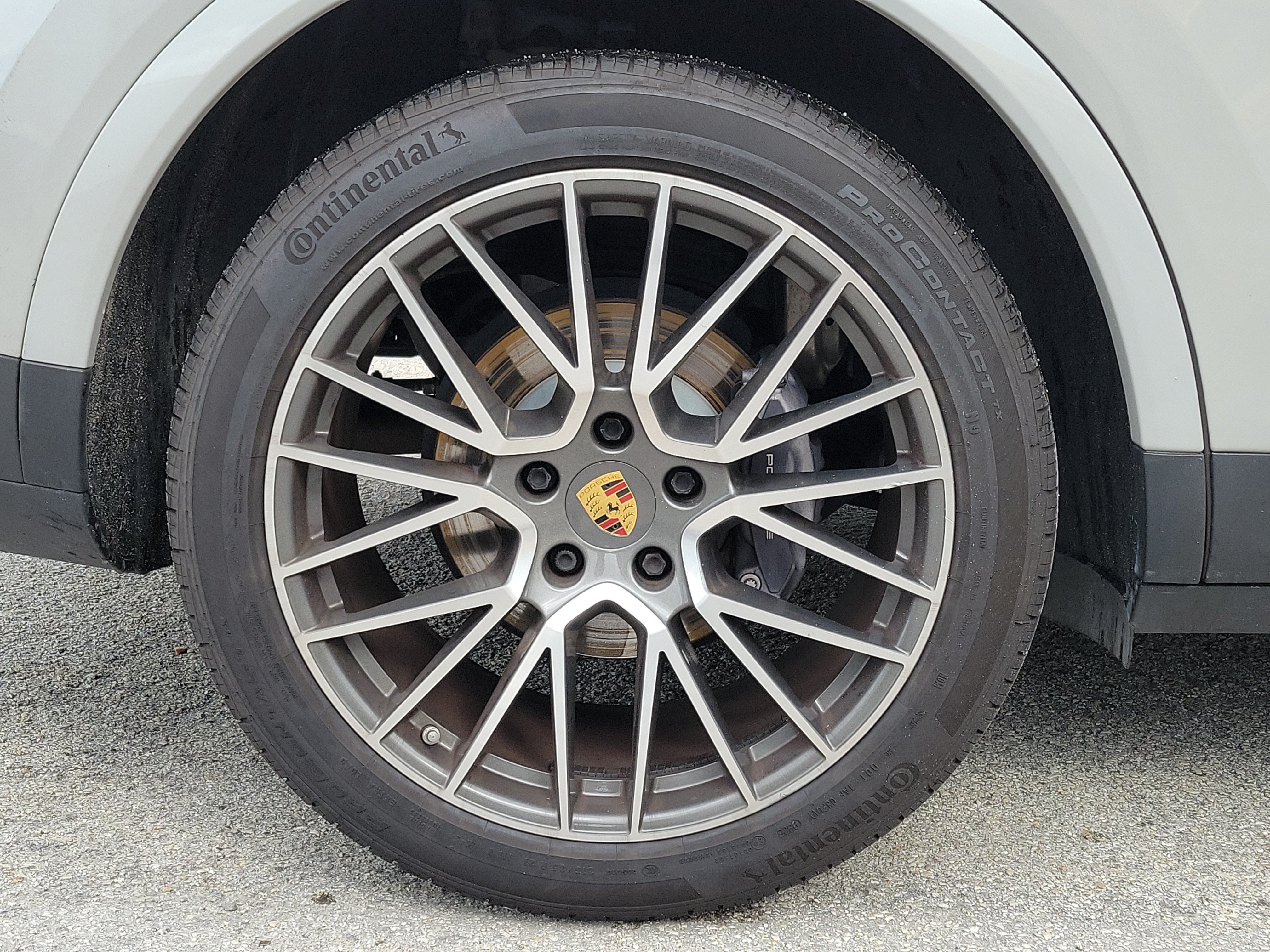 Used 2021 Porsche Cayenne AWD/4WD image 2