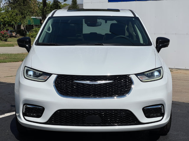 Used 2024 Chrysler Pacifica Limited w/ Uconnect Theater Family Group AWD/4WD image 50