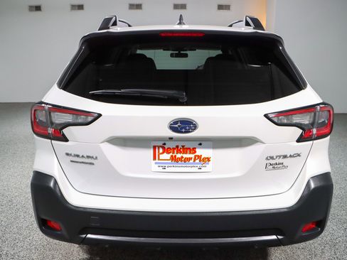 Used 2024 Subaru Outback Premium AWD/4WD image 8