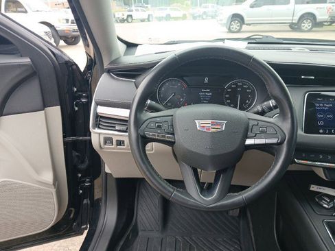 Used 2023 Cadillac XT4 Luxury FWD image 19
