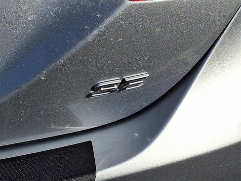 Used 2018 Toyota Camry L image 10