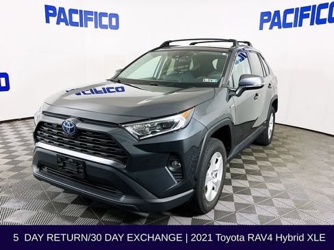 Used 2021 Toyota RAV4 XLE AWD/4WD image 4