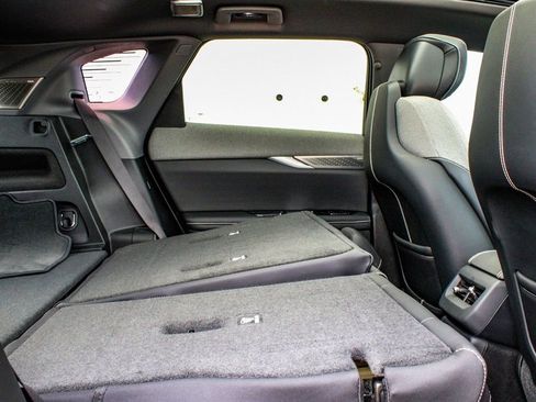 Used 2025 Cadillac Optiq Luxury 1 image 38