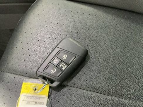 Certified 2024 Volkswagen Tiguan SE R-Line AWD/4WD image 30