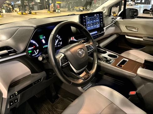 Used 2021 Toyota Sienna XLE w/ XLE Plus Package AWD/4WD image 8