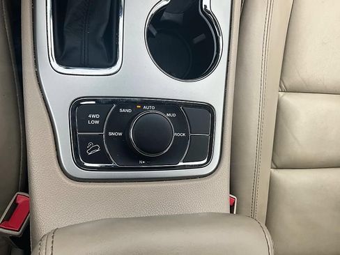 Used 2019 Jeep Grand Cherokee Limited AWD/4WD image 24