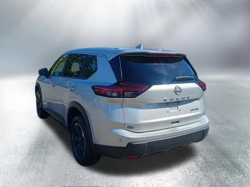 Used 2024 Nissan Rogue SV AWD/4WD image 3
