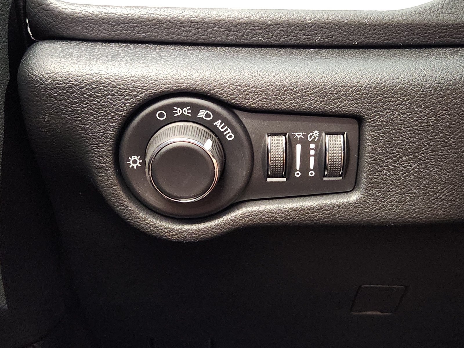New 2027 Chrysler Pacifica Select FWD image 27