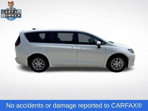 Used 2023 Chrysler Voyager LX FWD image 2