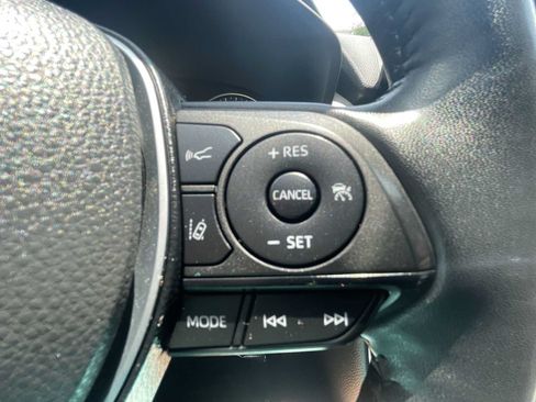 Used 2022 Toyota RAV4 XLE Premium AWD/4WD image 16