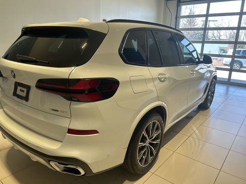 Used 2024 BMW X5 xDrive40i w/ M Sport Package image 18