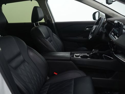 Used 2023 Nissan Rogue Platinum w/ Platinum Premium Package image 11