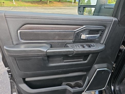 Used 2025 RAM 2500 Laramie AWD/4WD image 18