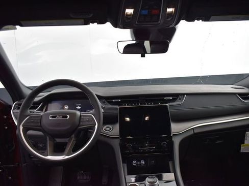 New 2025 Jeep Grand Cherokee Limited w/ Black Appearance Package image 37