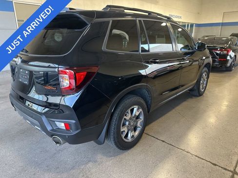 Used 2023 Honda Passport TrailSport image 3