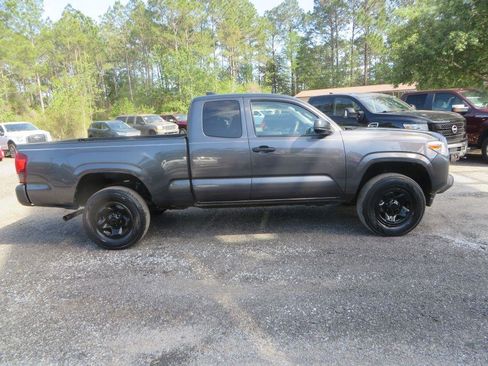 Used 2020 Toyota Tacoma SR image 5