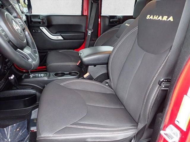 Used 2013 Jeep Wrangler Unlimited Sahara w/ Connectivity Group AWD/4WD image 11