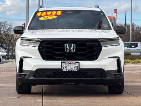 Used 2025 Honda Pilot Black Edition image 10