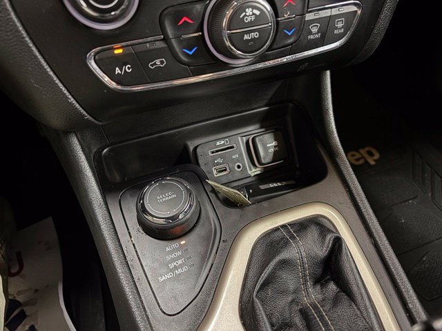 Used 2014 Jeep Cherokee Limited AWD/4WD image 59