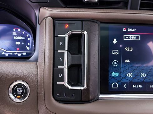 Used 2023 GMC Yukon XL Denali AWD/4WD image 29
