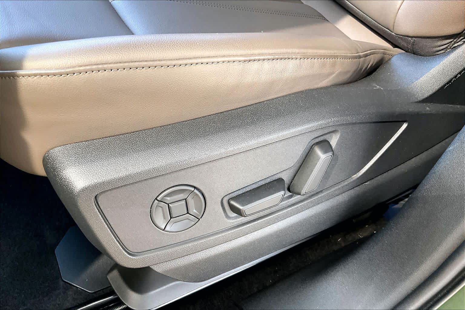 Used 2026 Audi Q5 Premium w/ Premium Plus AWD/4WD image 32