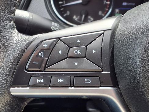 Used 2019 Nissan Rogue SV image 15