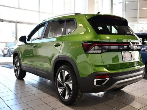 New 2026 Volkswagen Taos SE image 4