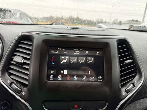 Used 2019 Jeep Cherokee Latitude w/ Popular Appearance Group image 21