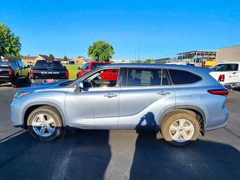 Used 2020 Toyota Highlander LE AWD/4WD image 5