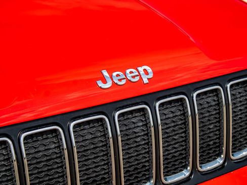 Used 2020 Jeep Renegade Latitude w/ Cold Weather Group AWD/4WD image 13