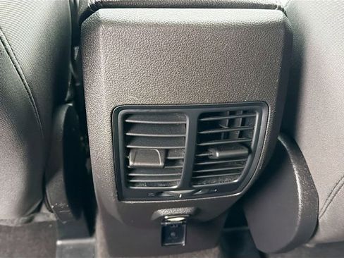 Used 2019 Ford Escape SE image 24