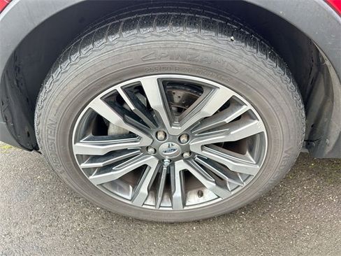 Used 2016 Ford Explorer Platinum image 33