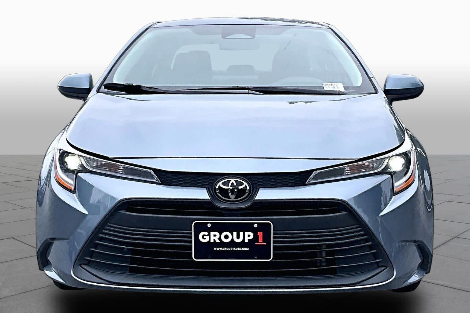 Used 2025 Toyota Corolla LE FWD image 4