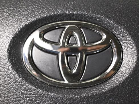 Used 2013 Toyota Corolla LE w/ Premium Pkg FWD image 33