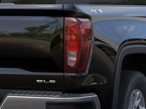 New 2026 GMC Sierra 1500 SLE w/ Preferred Package AWD/4WD image 11