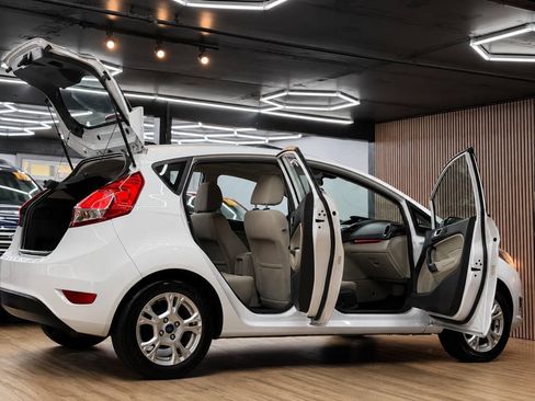 Used 2015 Ford Fiesta SE w/ Comfort Package FWD image 11
