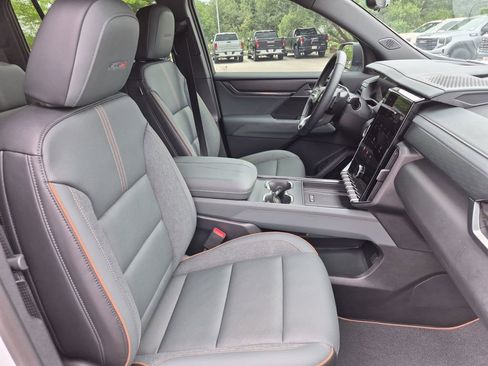 New 2026 GMC Acadia AT4 w/ Luxury Package AWD/4WD image 36