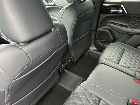 New 2025 Mitsubishi Outlander SEL image 13