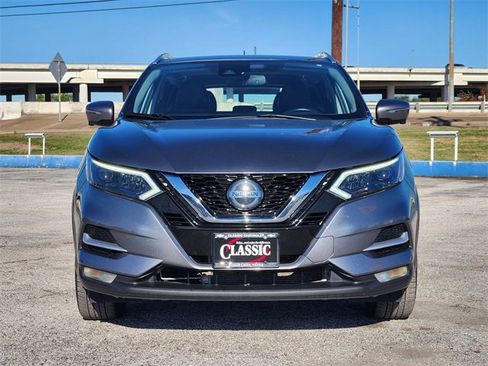 Used 2022 Nissan Rogue Sport SL w/ Premium Package image 2