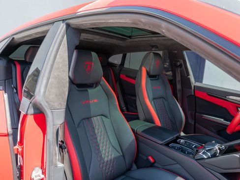 Used 2024 Lamborghini Urus S AWD/4WD image 13